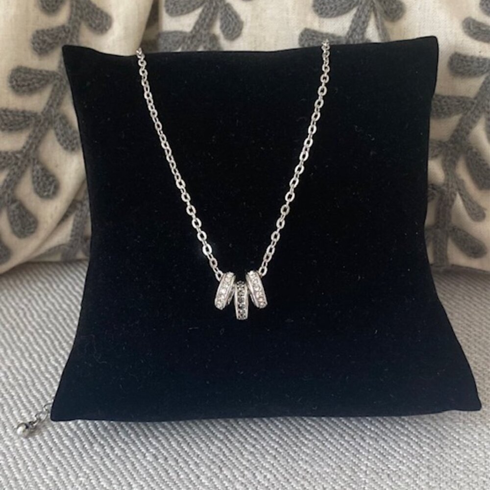 Necklace Pendant -NEW- 3 Interlocking Rings w/ Sparkling Diamonds Silver Tone
